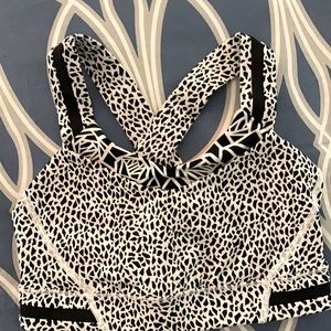 Lulu Lemon, Size 2, sports bar